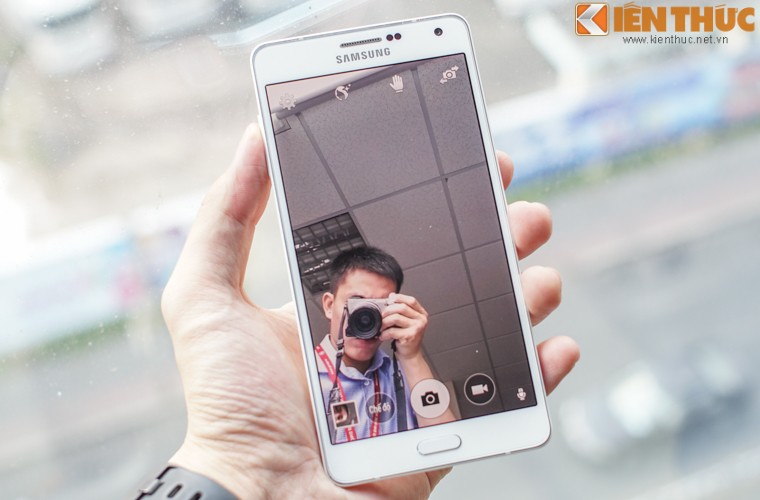 Trai nghiem dien thoai Samsung Galaxy A7 vua ban o Viet Nam-Hinh-12